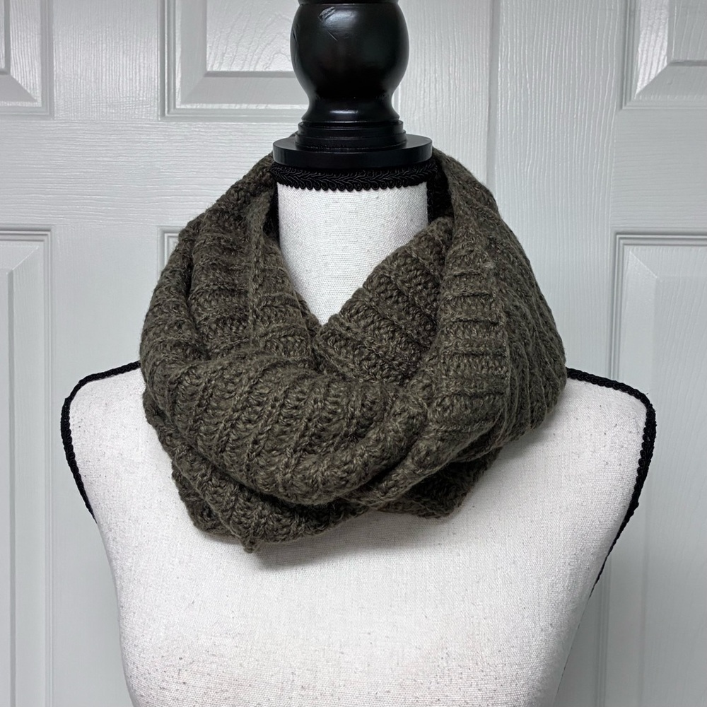 NWT Old Navy Infinity Scarf, Olive Green